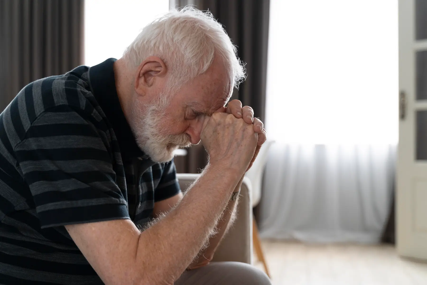 Senior man confronting alzheimer disease
